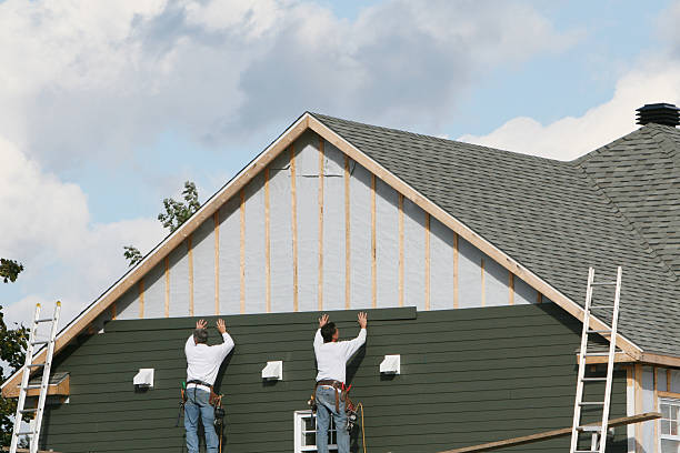 Professional Siding Contractor technician working in Woodstock, VA